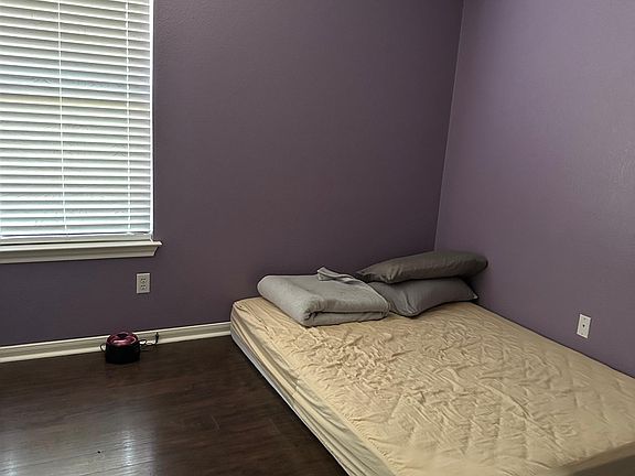 4th image of 172 Ashwood S