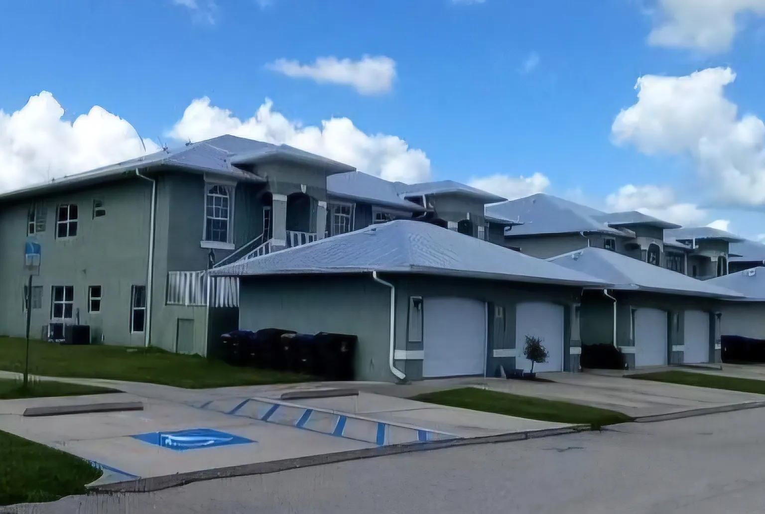 Emerald Oak Apartments — Photo 3