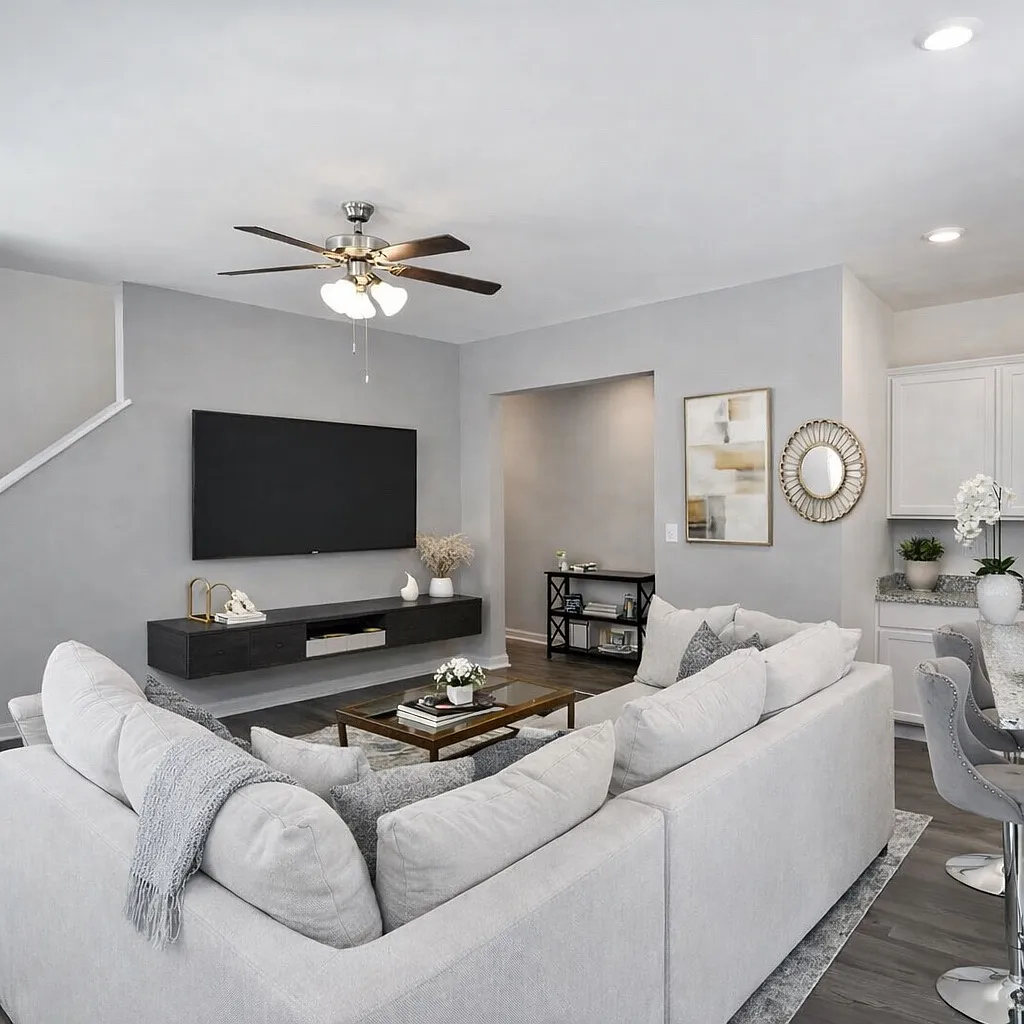 179 Hampton Cir — Photo 3