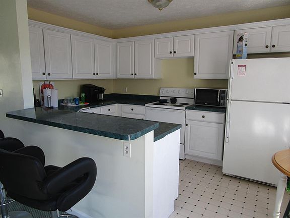 5th image of 338 Village Dr