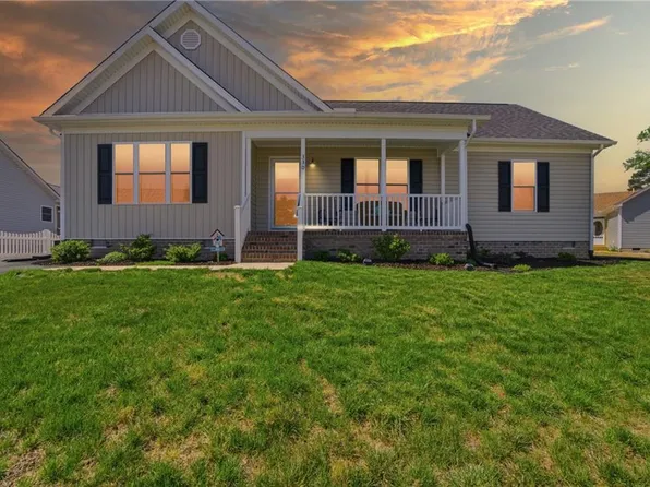 330 Pinecliffe Dr, Colonial Heights, VA 23834