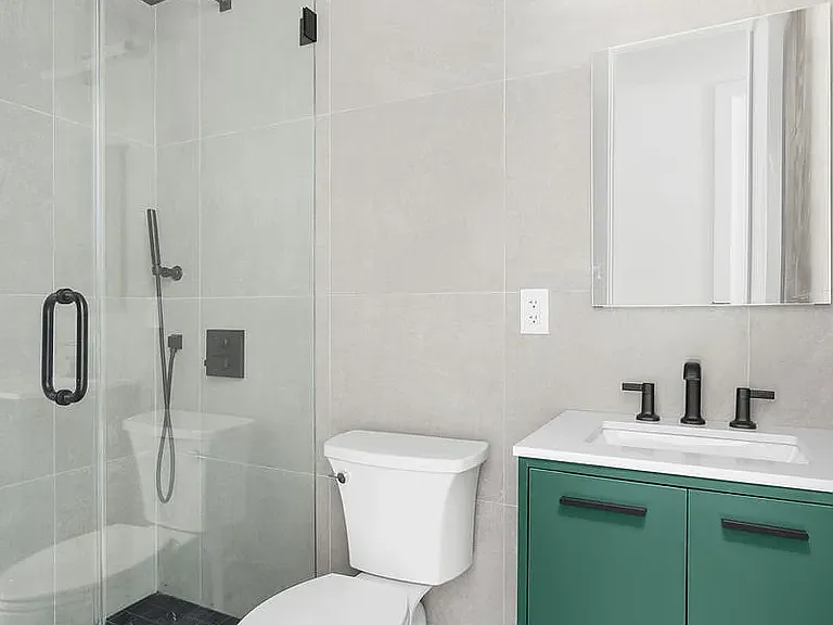 1216 Halsey St #3 — Photo 7