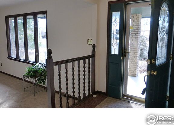 Frontdoor to living room