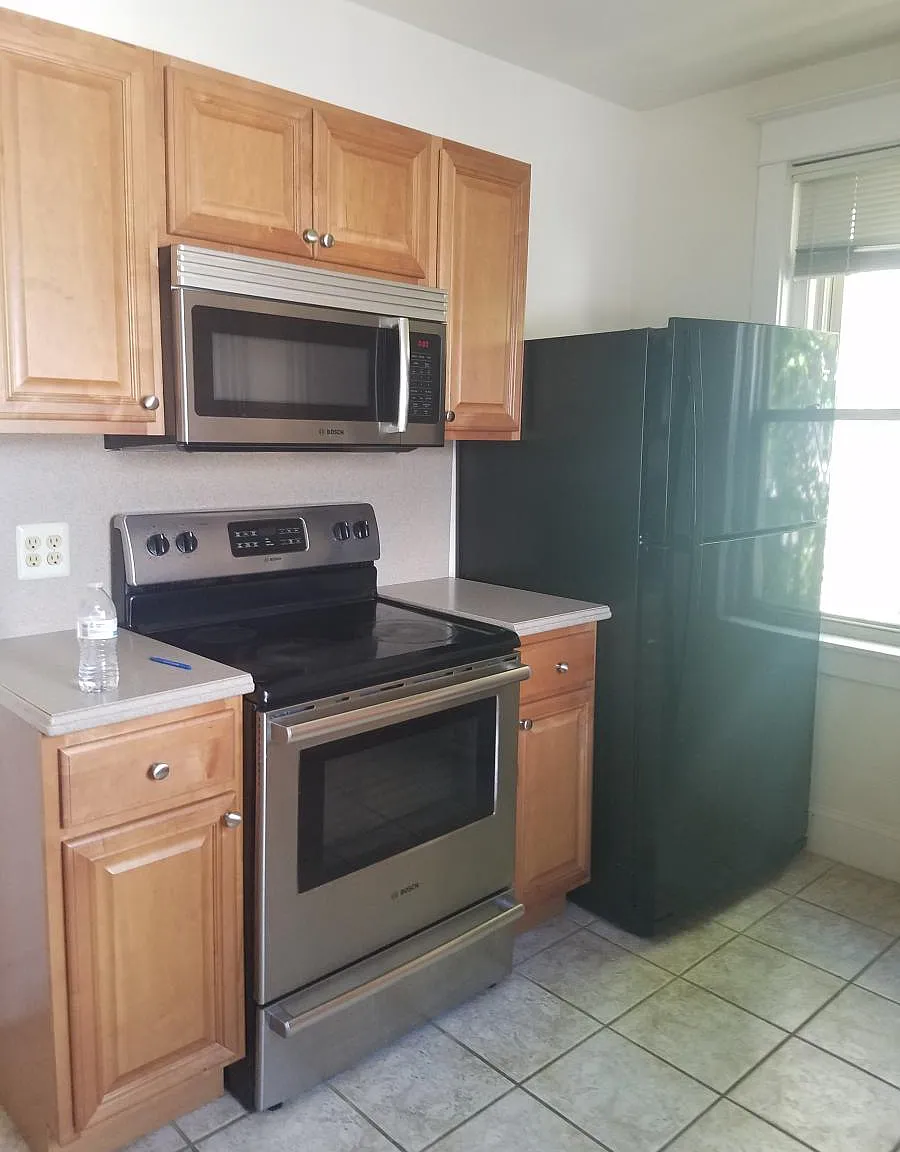 2 bed, 900 sqft, $1,900 — Photo 1