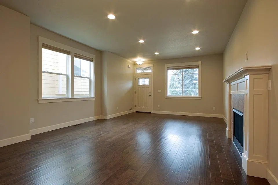 4 bed, 1937 sqft, $3,270 — Photo 3