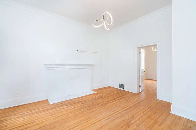 499 Queens Ave — Photo 12