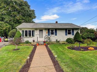 31 Meadow Dr, West Warwick, RI 02893