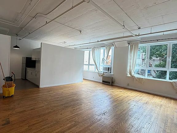 4th image of 315 Berry St APT 209
