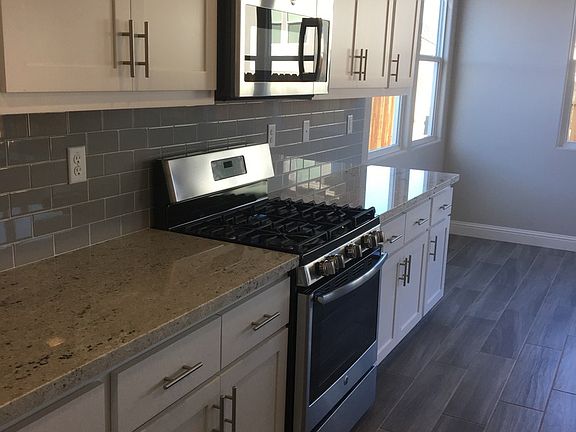 3rd image of 1110 Acorn Ln