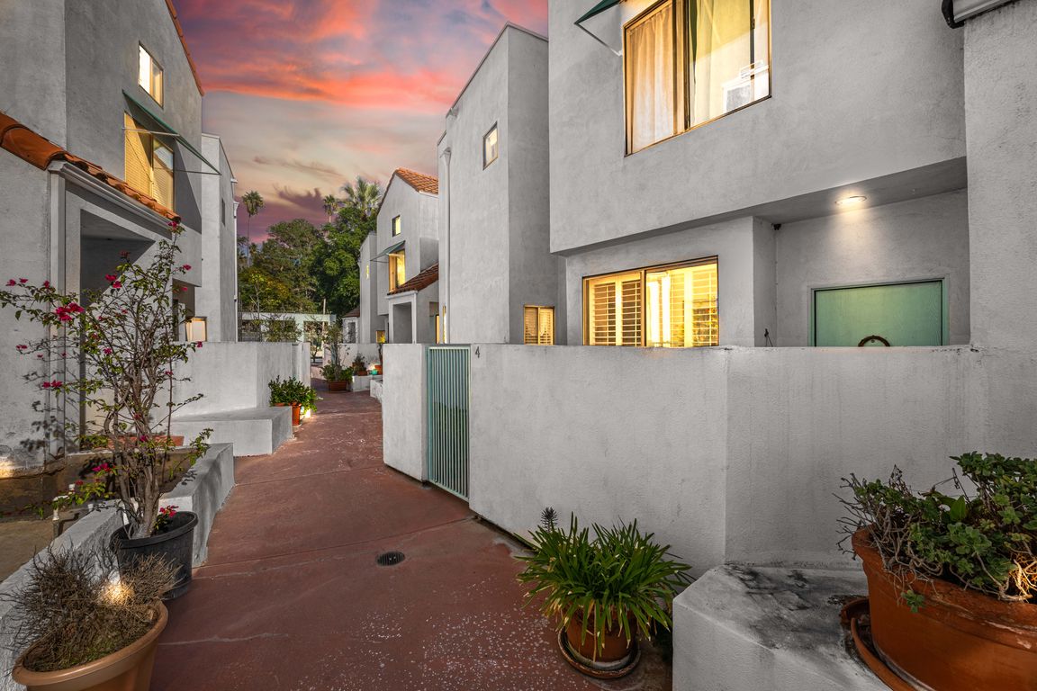 next background image