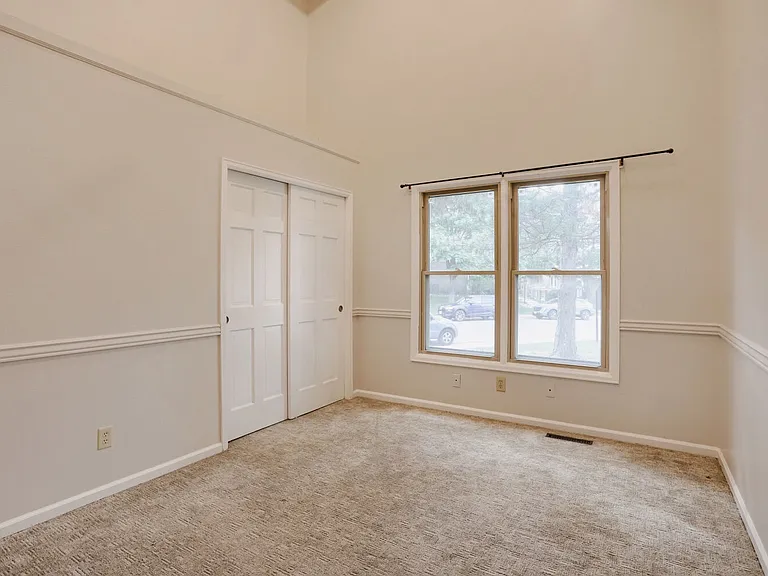 7718 S Cove Cir — Photo 16