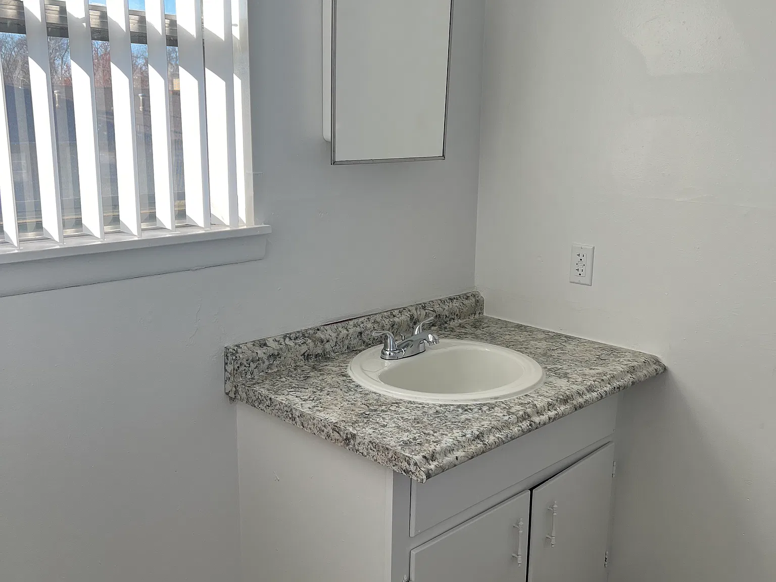 2 bed, 2.5 bath, 1200 sqft, $1,180 — Photo 2