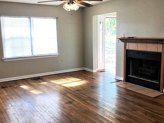 2nd image of 2388 Smith St