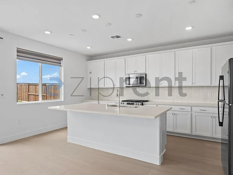 4638 Strandberg Ave — Photo 11