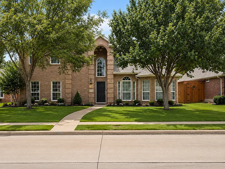 1622 Lake Travis Dr — Photo 1