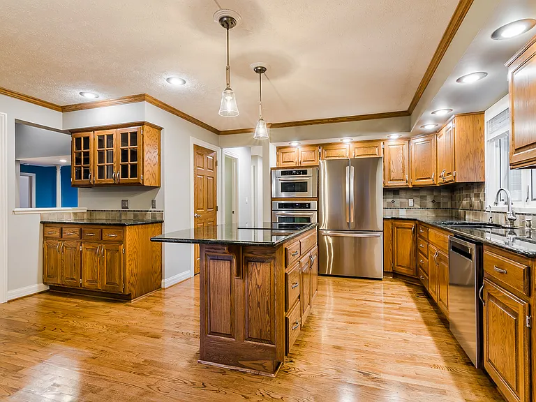 1108 Morgan Ln — Photo 11