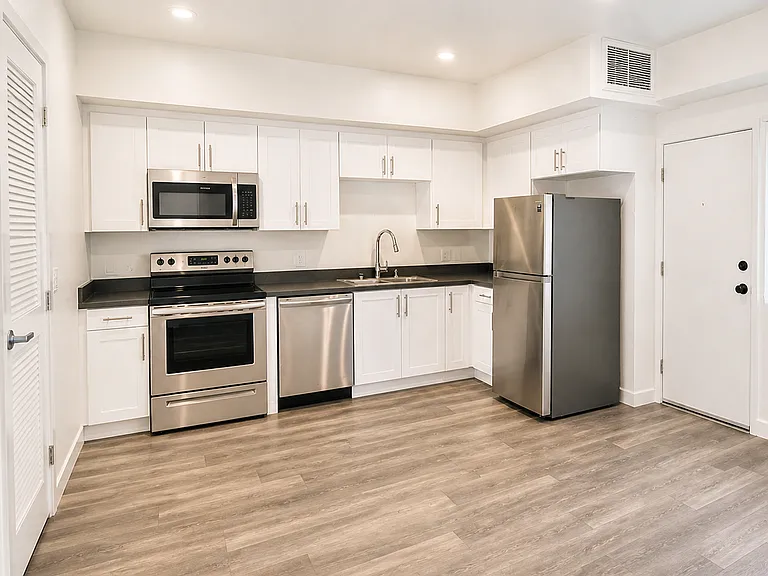 3500 Chesapeake — Photo 4