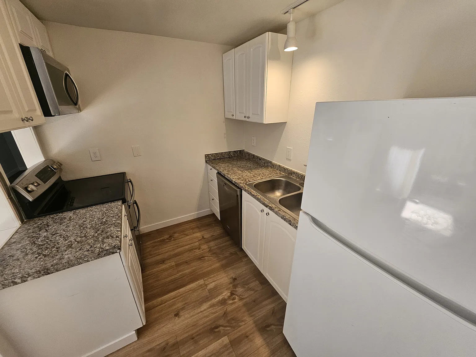 2 bed, 840 sqft, $1,575 — Photo 4