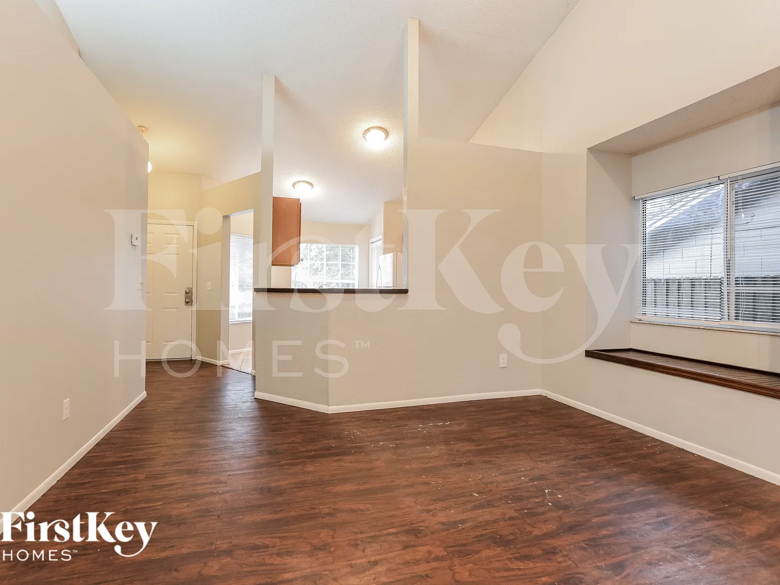 3 bed, 2.0 bath, 1130 sqft, $1,900 — Photo 3
