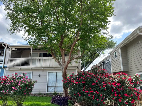 129 April Point Dr N, Montgomery, TX 77356