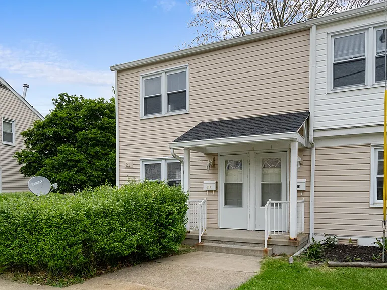 4 Midland Heights Cir #C — Photo 15