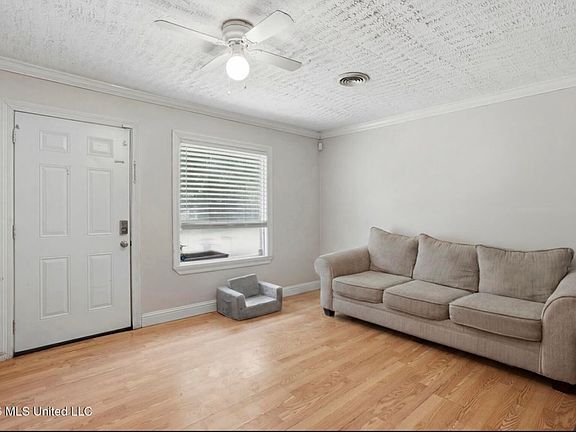 2nd image of 211 Baugh St #1