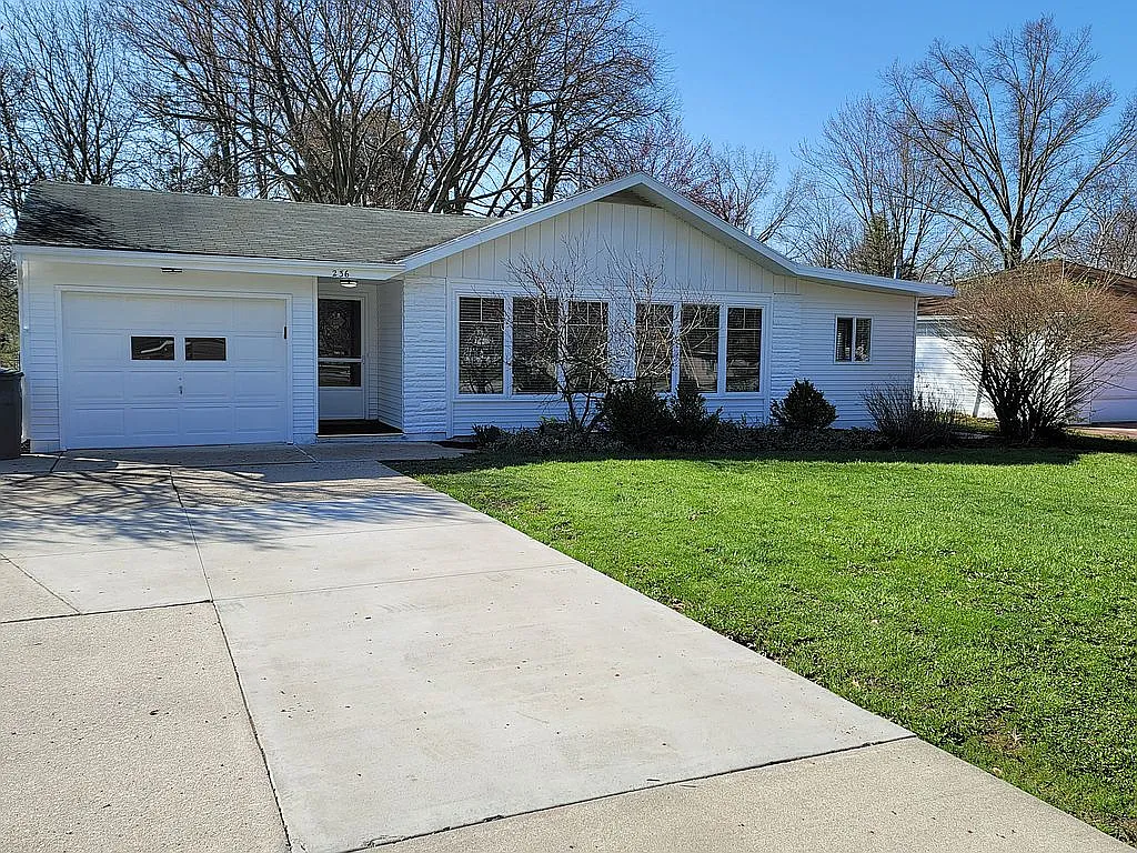 236 W South Boundary St photo 1