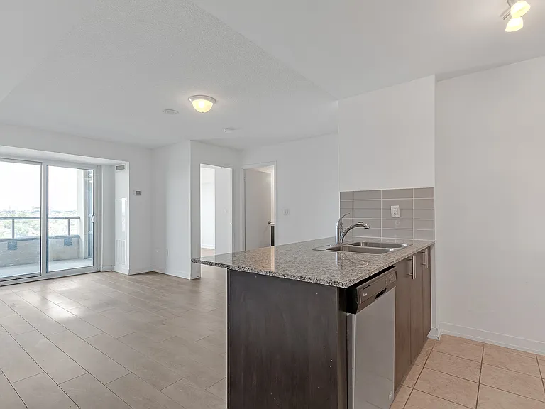 1410 Dupont St — Photo 12