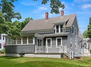 29 Powow St, Amesbury, MA 01913