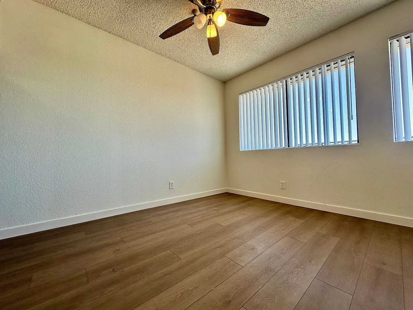 4513w — Photo 2