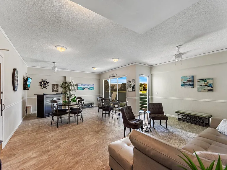 4049 Ocean Dr #204 — Photo 22