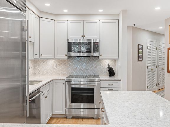 3rd image of 30 Monument Sq APT 207