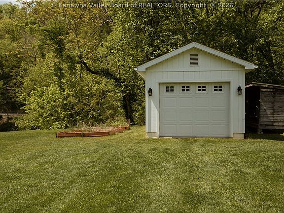 5th image of 4 Sheridan Dr