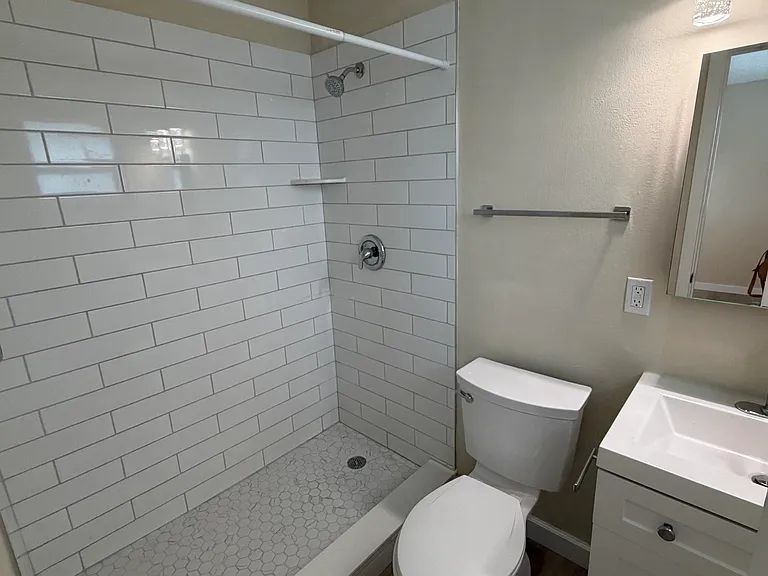 5168 NE 6th Ave #431 — Photo 5