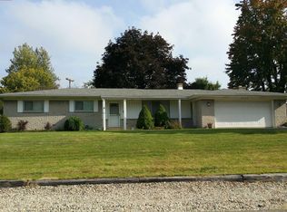 2732 Lacota Rd, Waterford, MI 48328