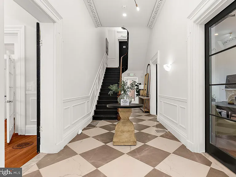 2220 N Charles St #5 — Photo 10