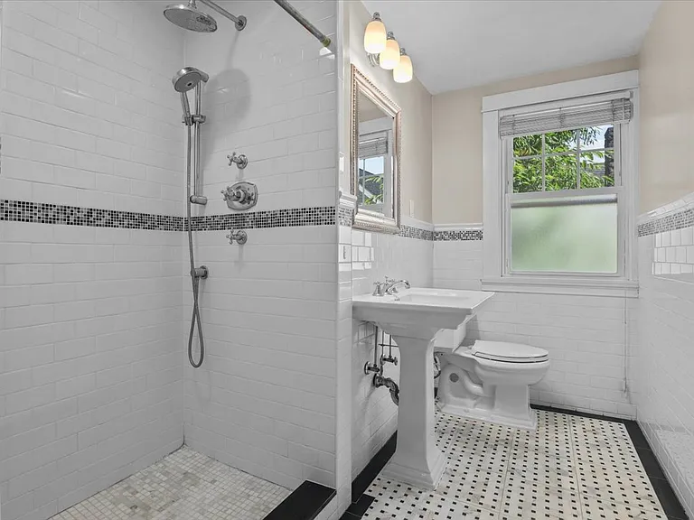 625 Lorraine St — Photo 13