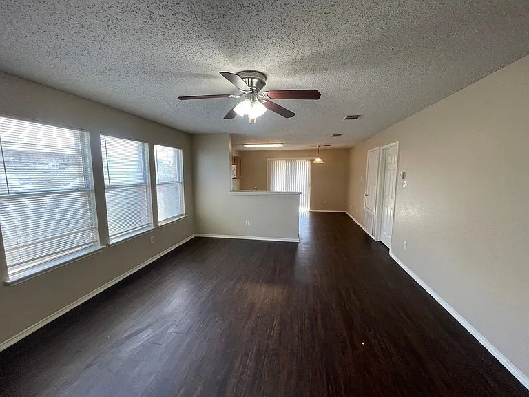 1123 Singletree Dr — Photo 3