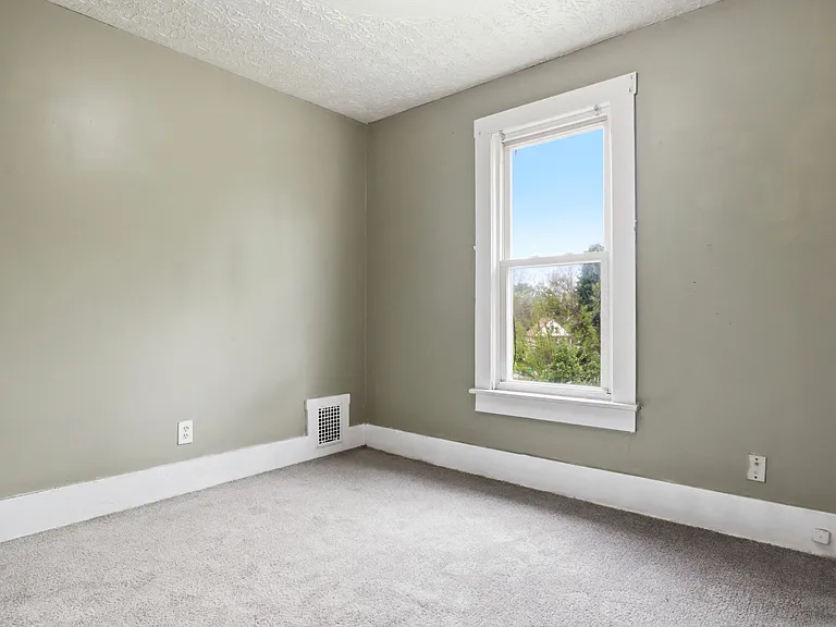 817 Princeton St — Photo 13