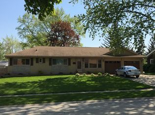 25 Flagstaff Ln, Hoffman Estates, IL 60169
