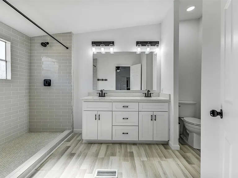 21507 Juliann Alyes — Photo 25