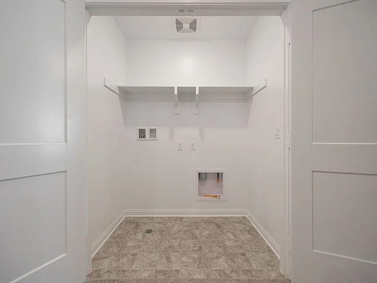 1749 Laurelwood Way — Photo 11