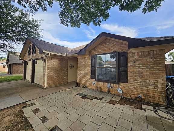 2nd image of 1709 Lincolnshire Way