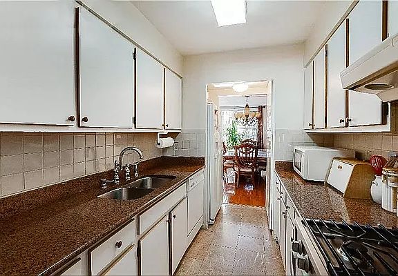 3rd image of 386 Chauncey St #C