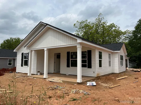 1624 S Center St, Hickory, NC 28602