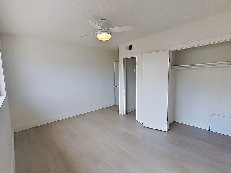 437-443 W Valencia Dr — Photo 20