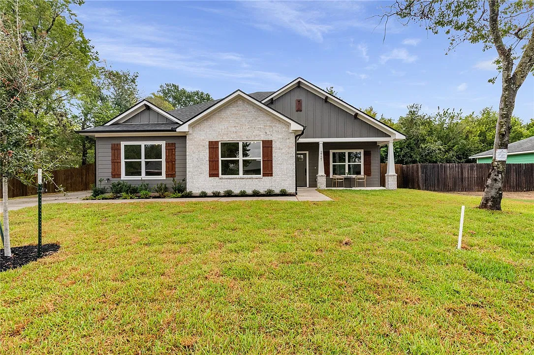3 bed, 1600 sqft, $2,400 — Photo 1