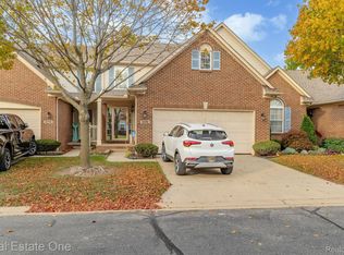 22696 Coachlight Cir, Taylor, MI