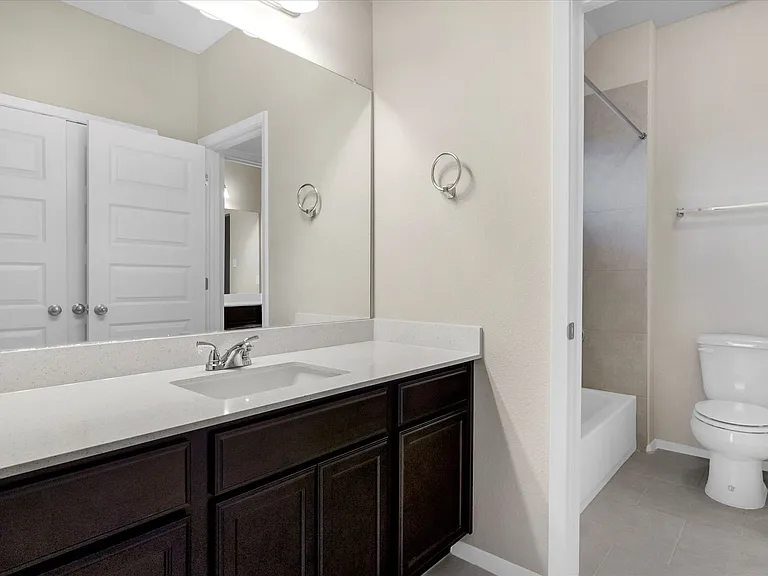 135 Lyndon Dr — Photo 17