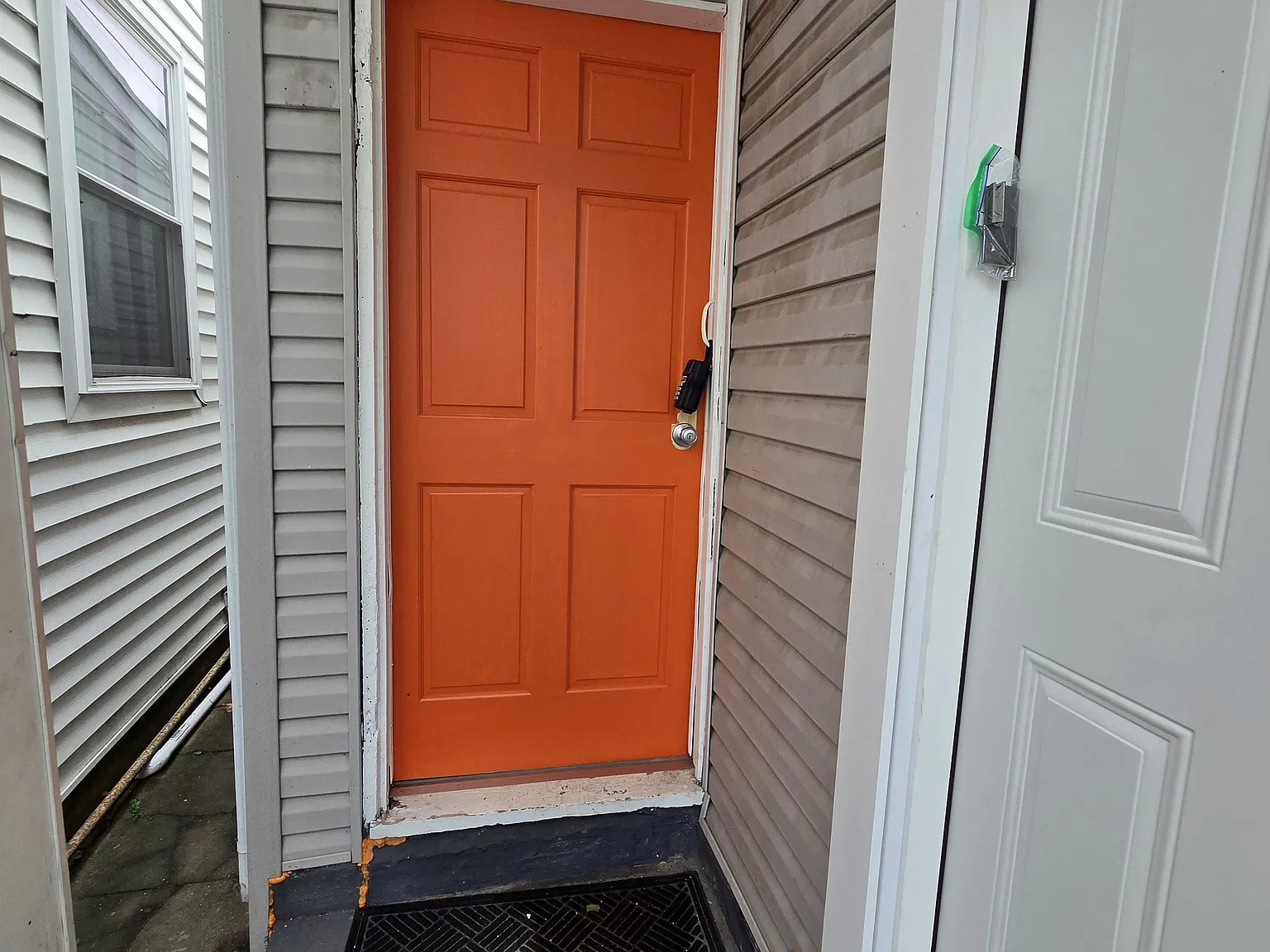 Studio, 400 sqft, $895 — Photo 3